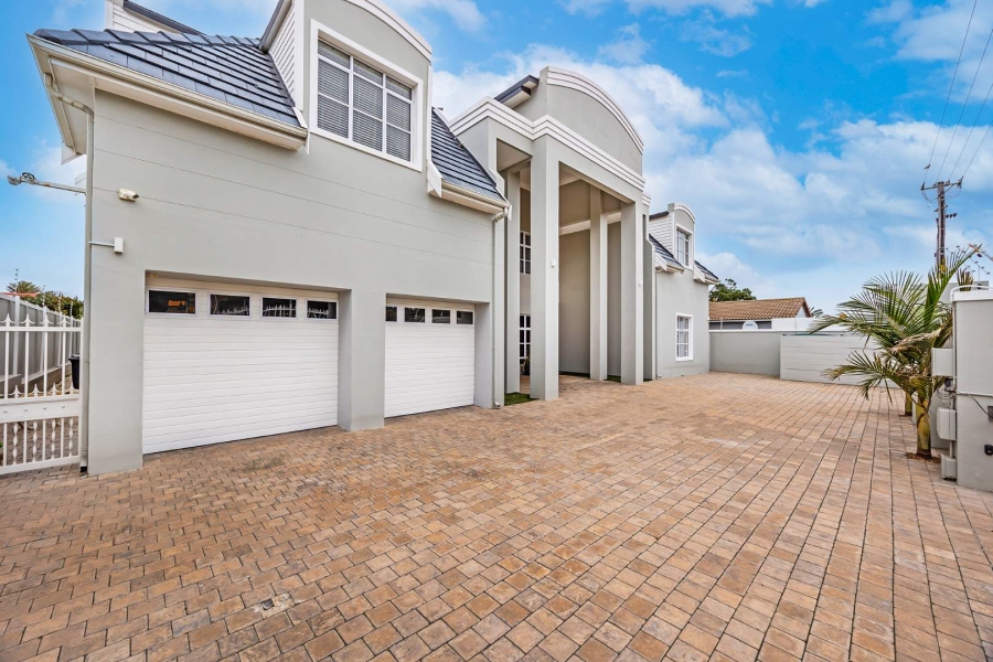 7 Bedroom Property for Sale in Flamingo Vlei Western Cape